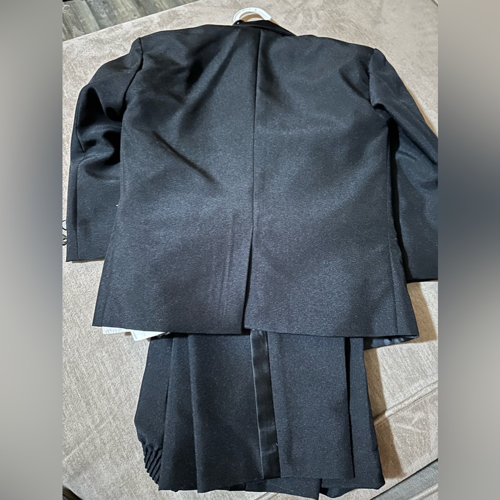 Boys tuxedo 4 pieces size toddler 4T EUC - Picture 3 of 5
